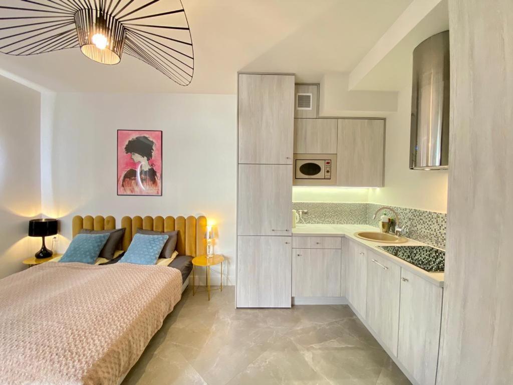 Luxury Panda Apartment In Old Town Краков Экстерьер фото